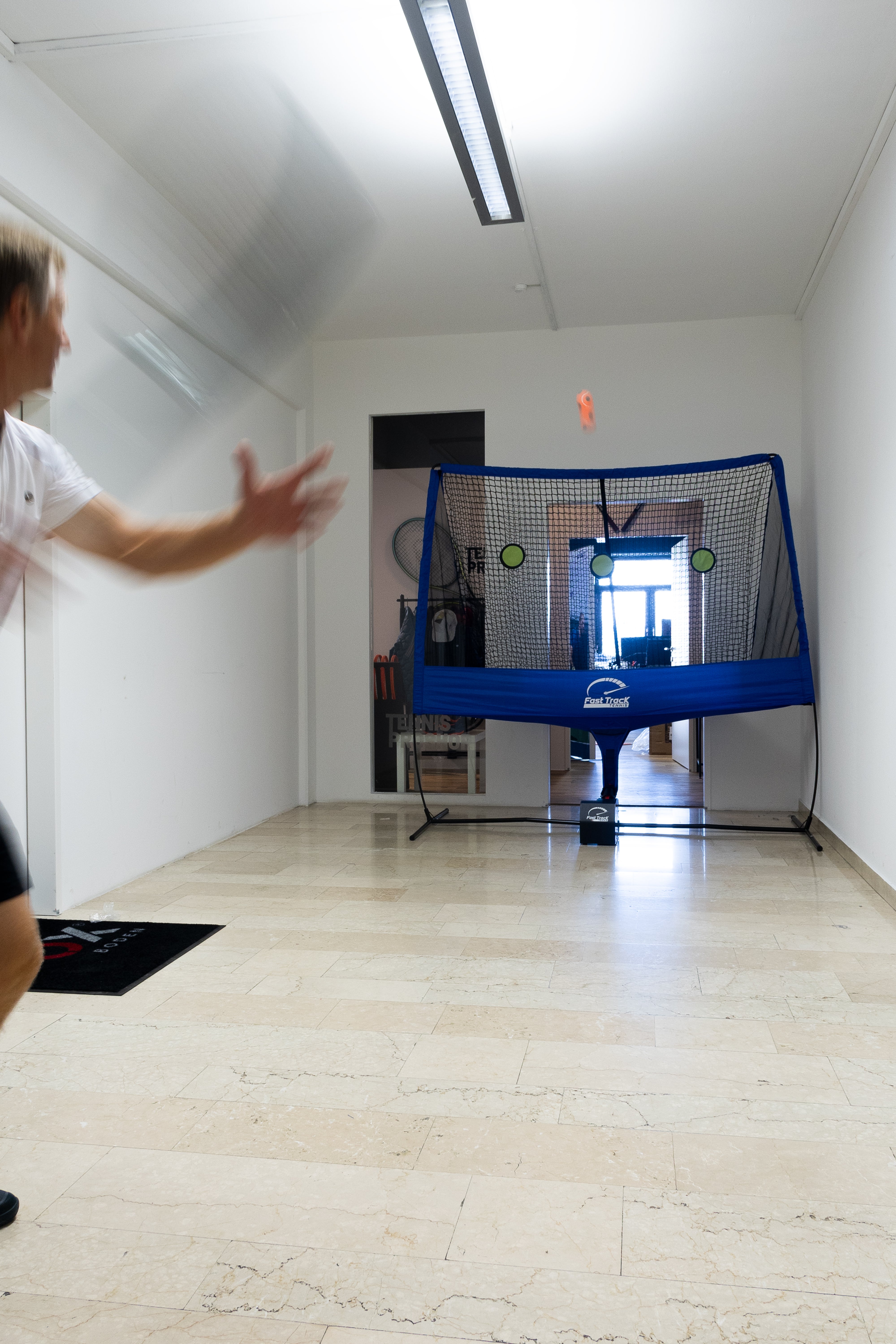 Guía de configuración de FastTrackTennis: espacio, superficies y portabilidad