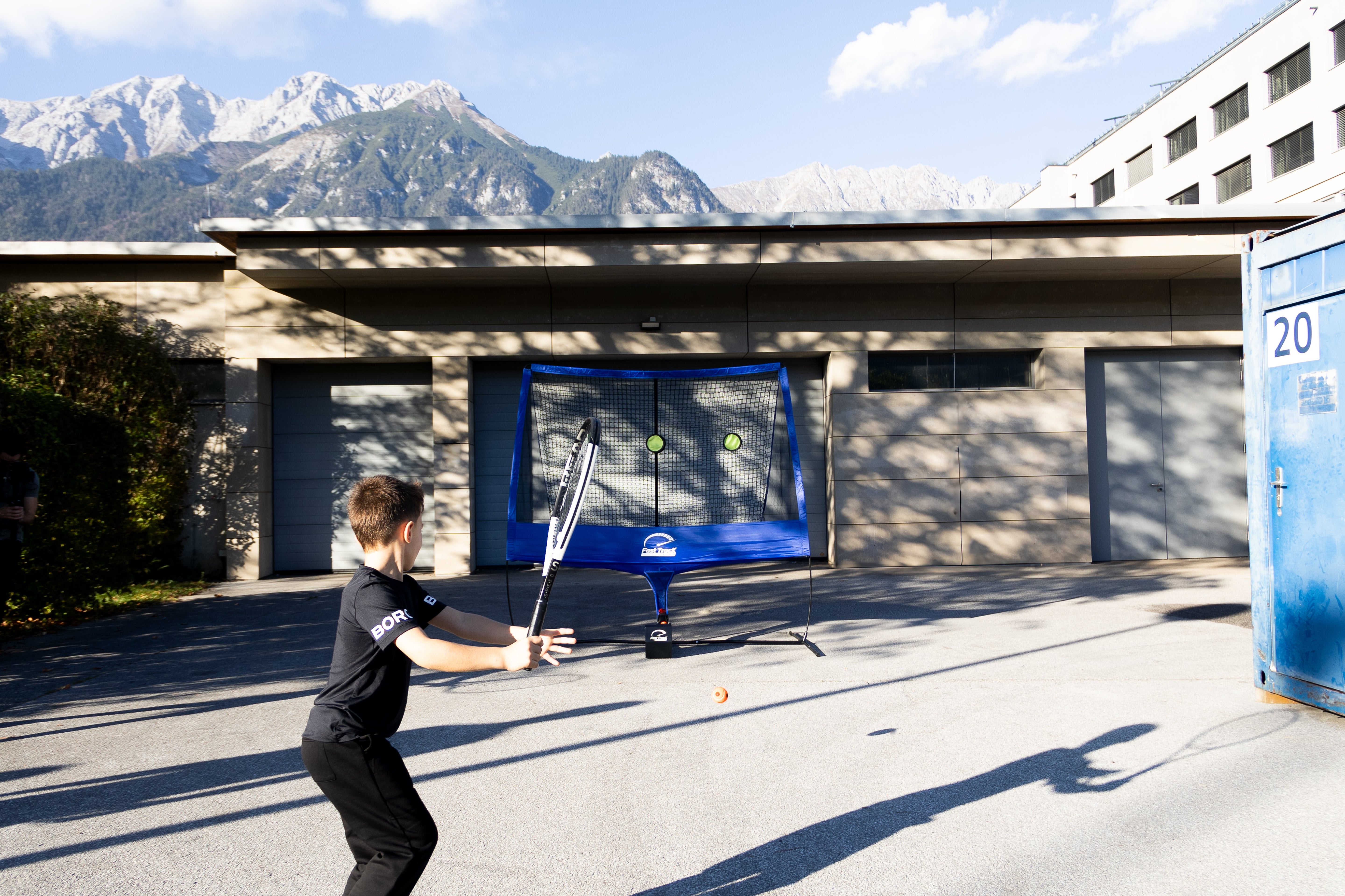 Muscle Memory in Tennis: Why Repetition Is the Key to Success – and How FastTrackTennis Helps You Get There